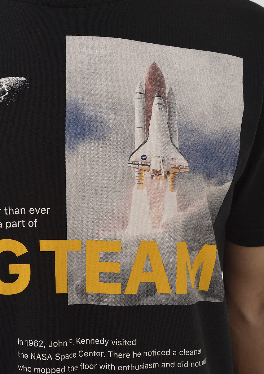 Big Team T-shirt. Male.